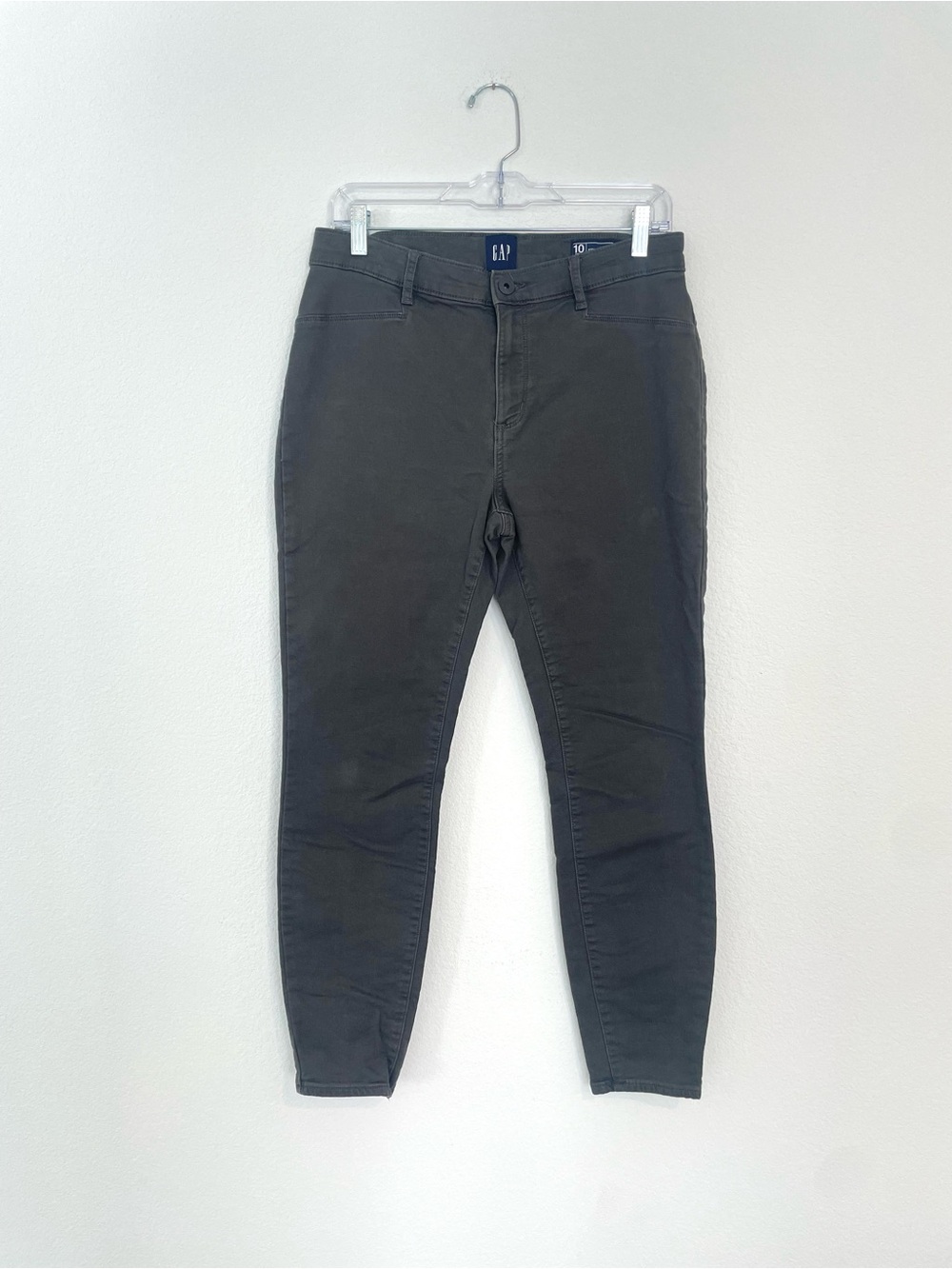 GAP Women's Stretch Skinny Chinos in Charcoal Gray